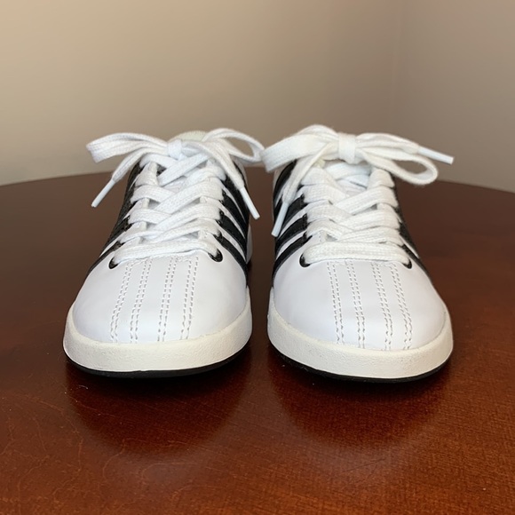 K-Swiss Children’s size 11.5 Shoes - Picture 3 of 11